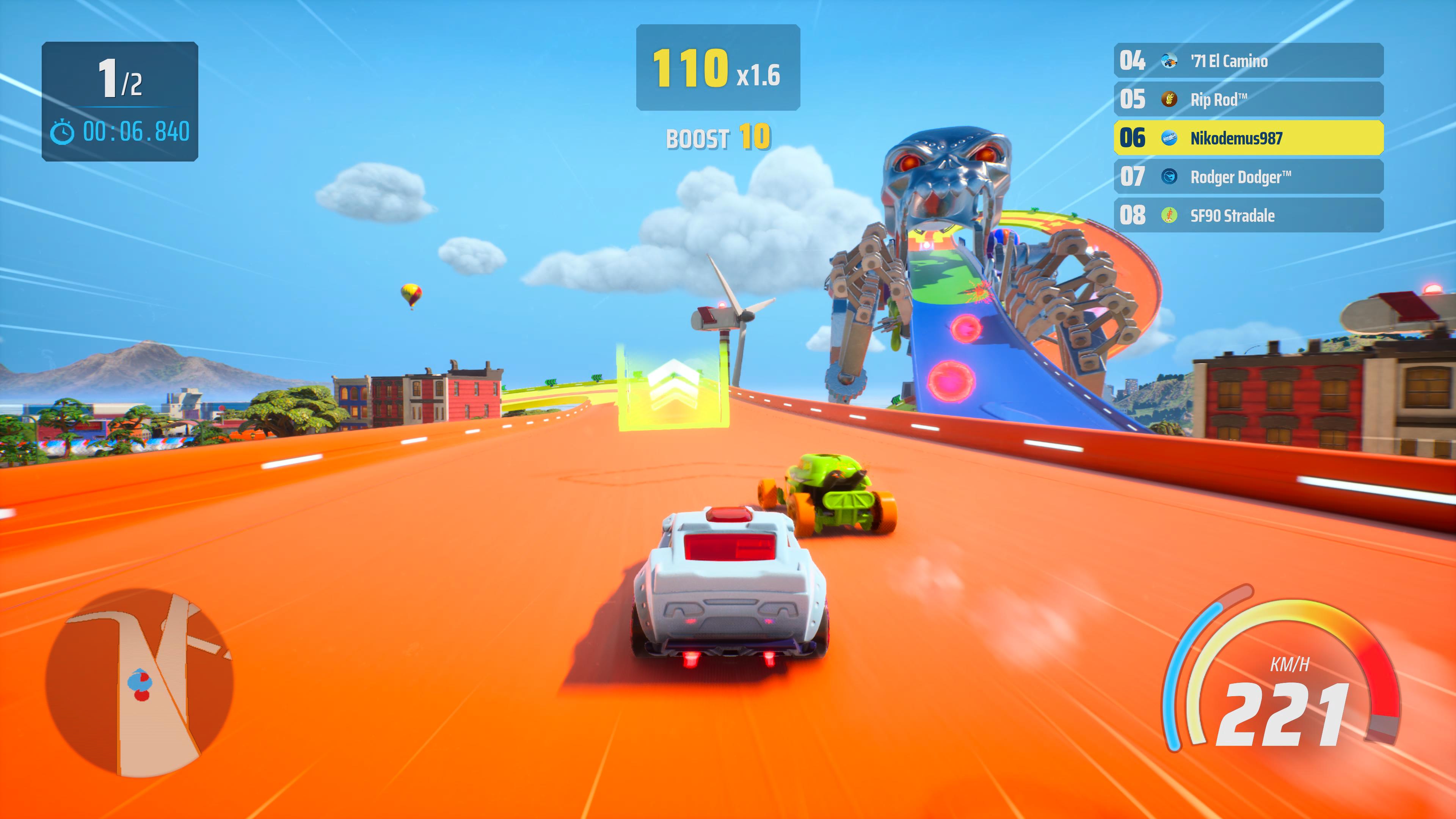 HOT WHEELS Infinite Rush: Terminaattorihämähäkki keikkuu radalla, kisa käynnissä