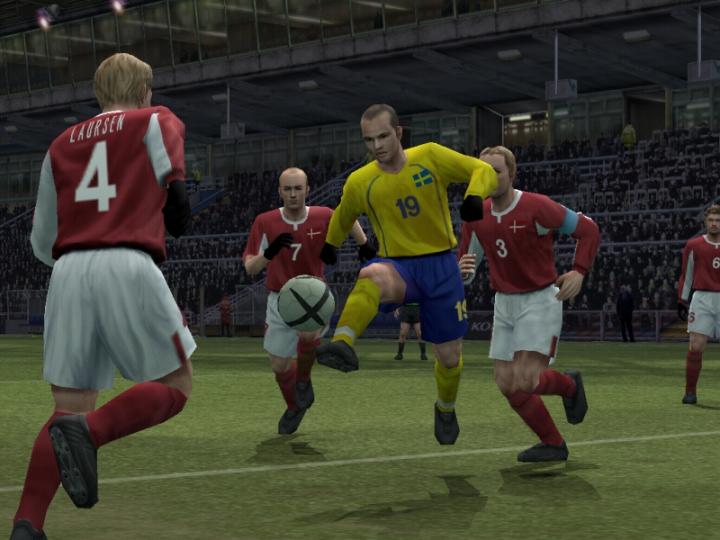 Uusia kuvia Pro Evolution Soccer 4:stä