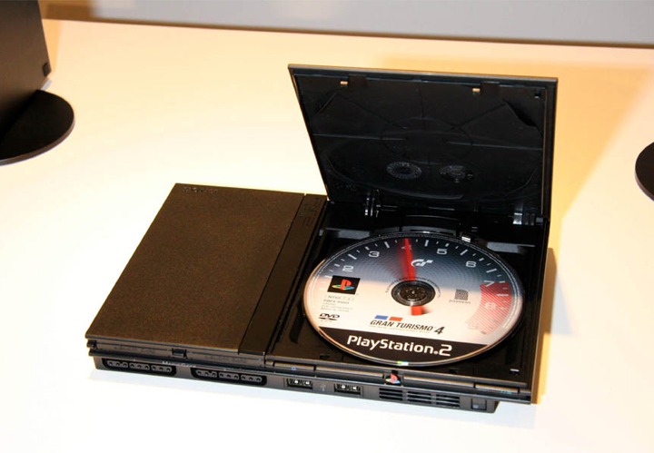 Uusi PlayStation 2 joulumarkkinoille