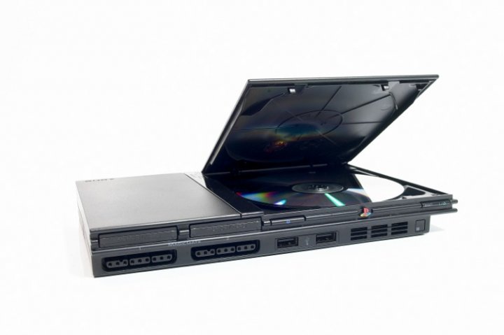 Uusi PlayStation 2 käy kaupaksi