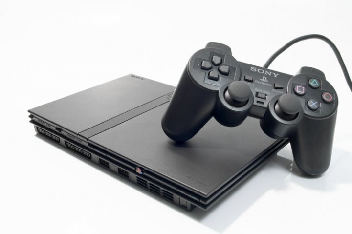Uusi PlayStation 2 käy kaupaksi
