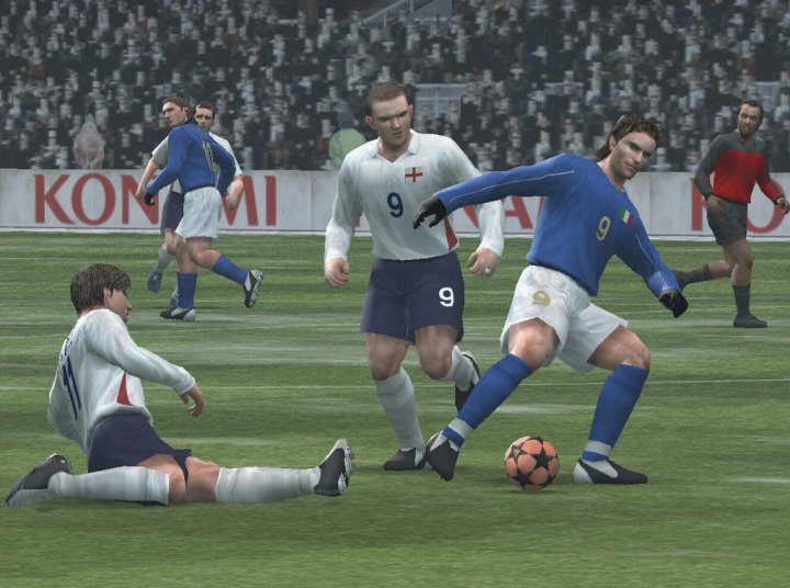 PES 5:n ekat kuvat