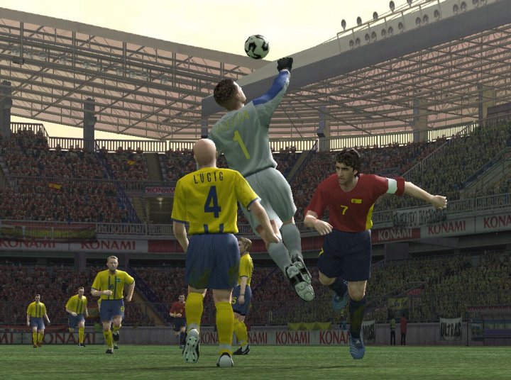 PES 5:n ekat kuvat