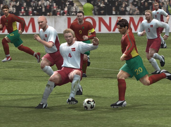 PES 5:n ekat kuvat