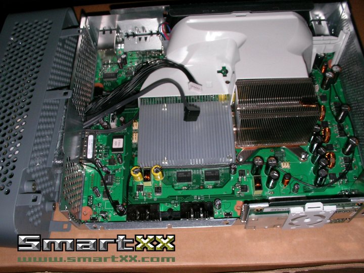 Xbox 360:n kehitysyksiköitä modaajien käsiin