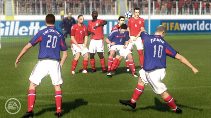 X05: Roppakaupalla kuvia Xbox 360:n FIFA 06:sta