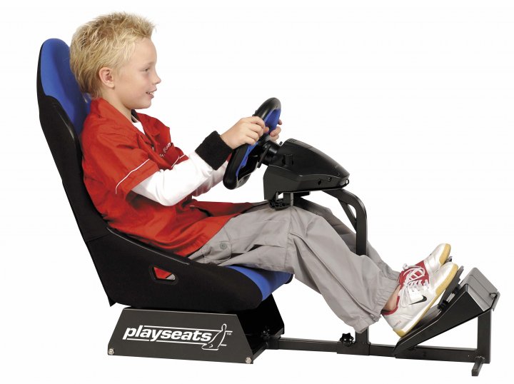 Playseat-rattipenkeille maahantuoja