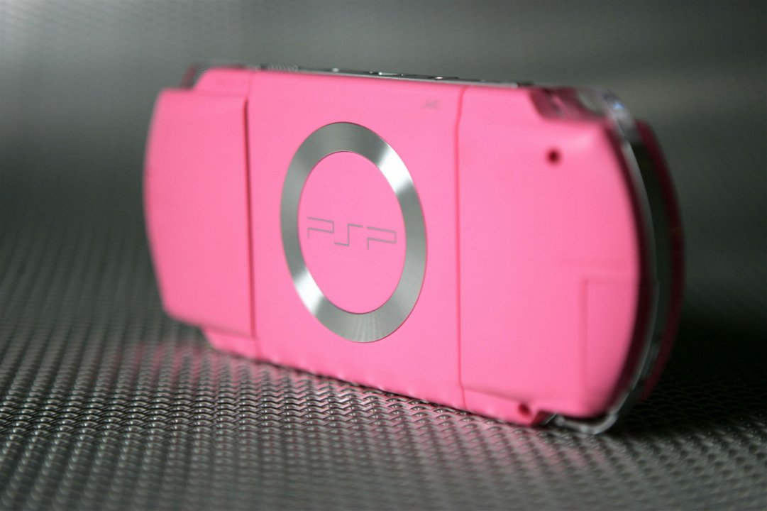 Pinkki PSP aistikkaissa por.. promokuvissa