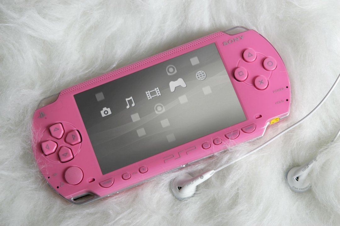 Pinkki PSP aistikkaissa por.. promokuvissa