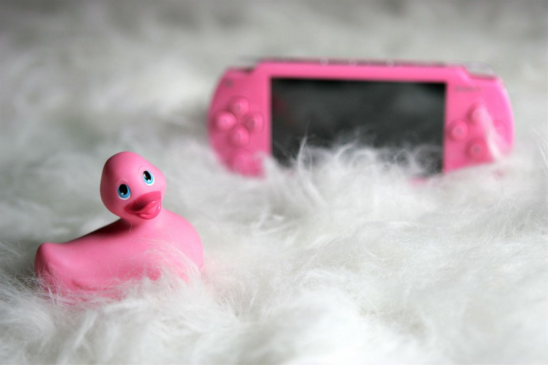 Pinkki PSP aistikkaissa por.. promokuvissa