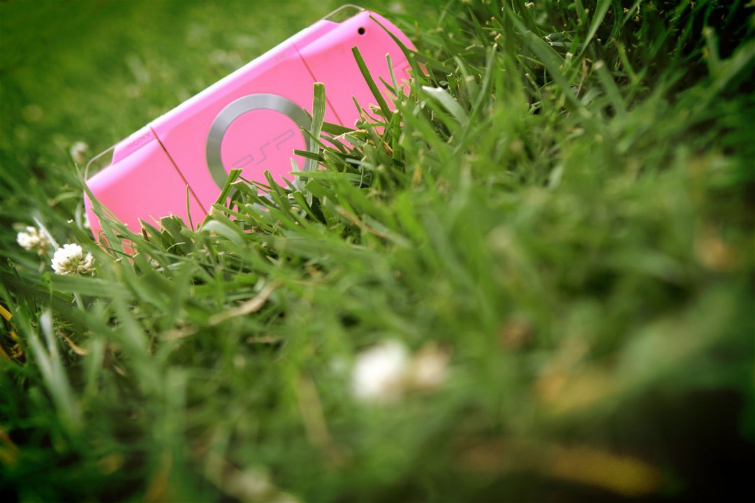 Pinkki PSP aistikkaissa por.. promokuvissa