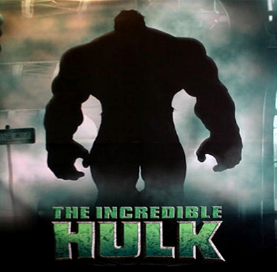 Segan Uskomaton Hulk näyttäytyy triplakuvissa