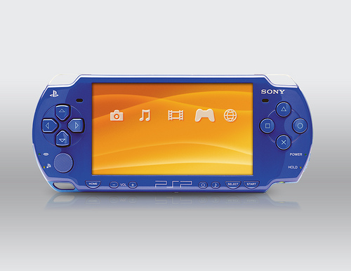 Jenkkien Madden-pakettiin sininen PSP