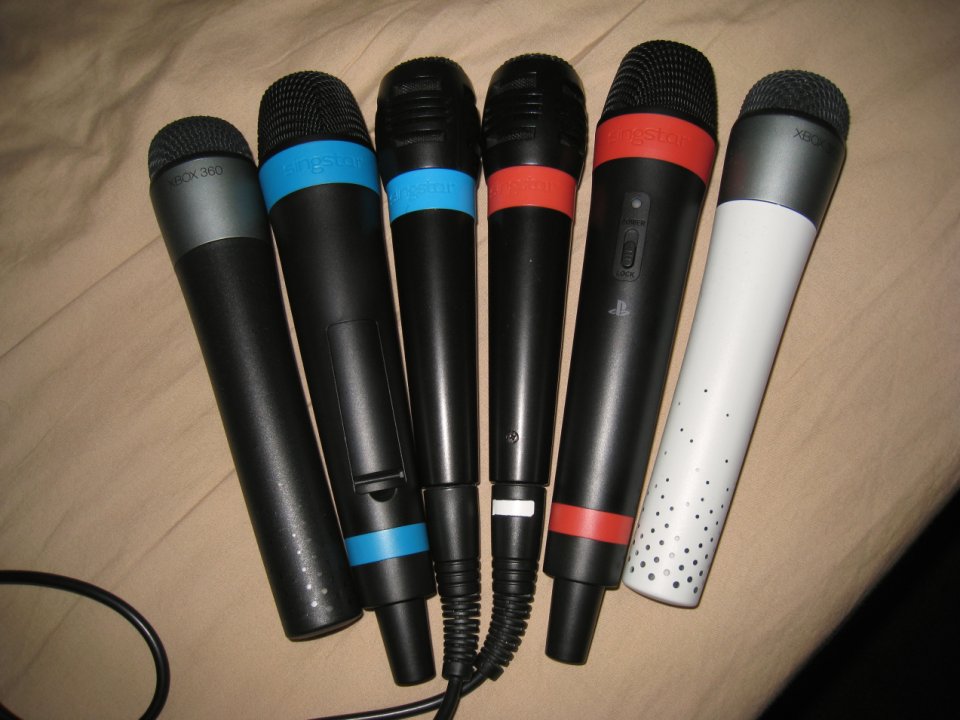 Uusia kuvia langattomista SIngStar-mikeistä