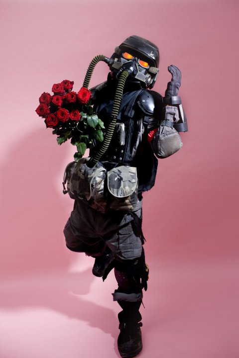 Helghast-soturi romanttisissa kuvissa
