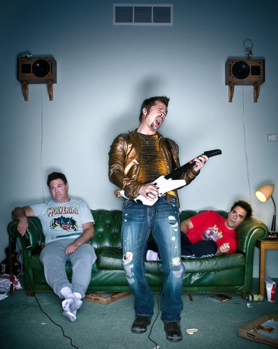 Brad Pitt opastaa Rock Band -kokoonpanon ylläpidossa