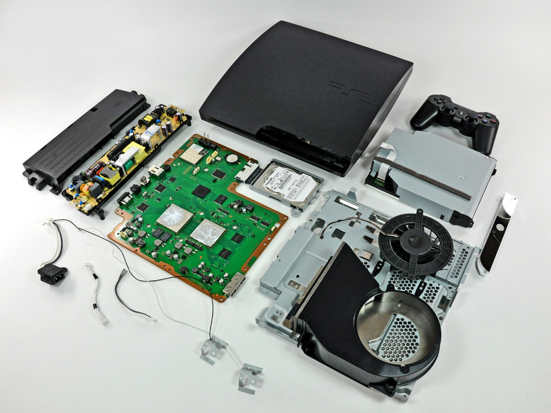 Uusi PS3 purettiin jo paloiksi