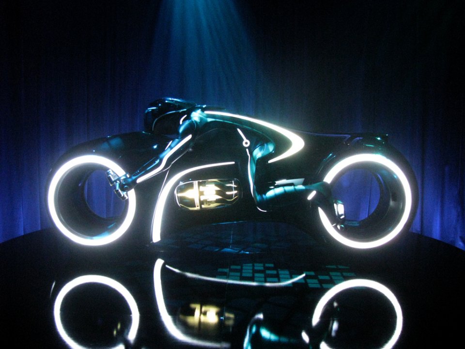 Disney-tuottaja lipsautti uuden Tron-pelin julkisuuteen?
