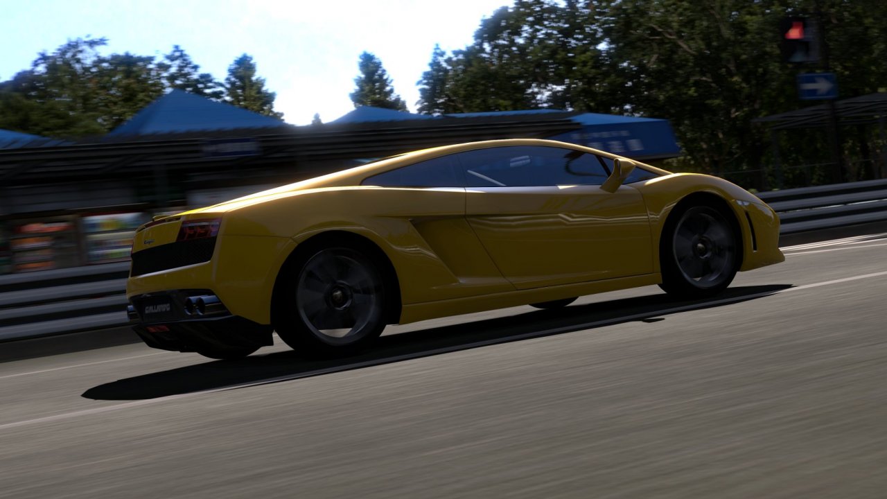 GT5:n Ferrareista ja Lamborghineista lisää kuvia