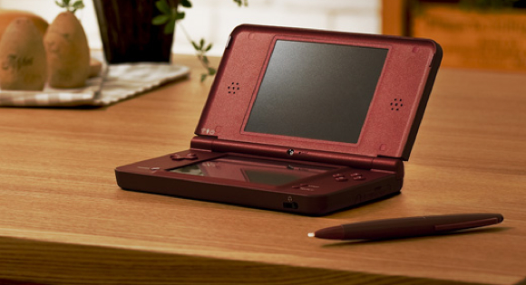 DSi XL maaliskuussa Suomeen