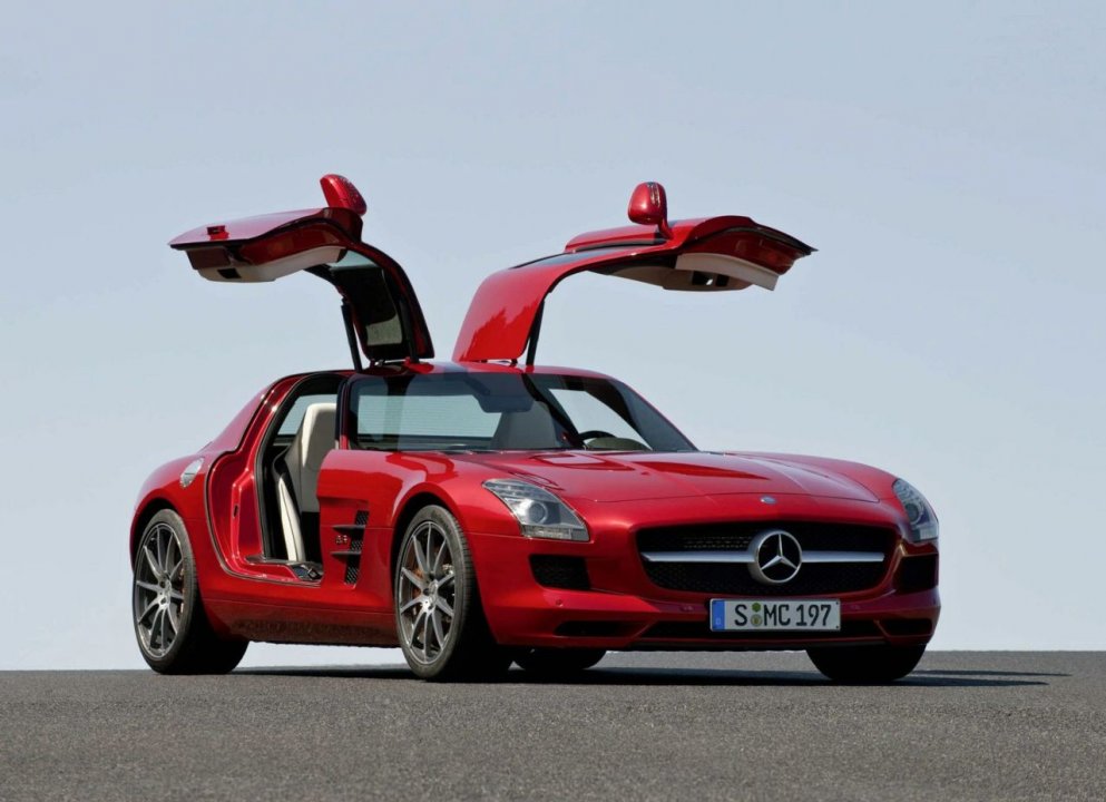 Voita Mercedes-Benz SLS AMG pelaamalla GT5:tä