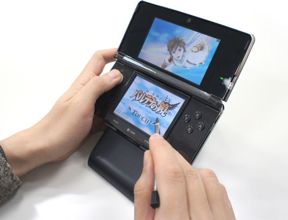 Kid Icarus tukee toista analogitattia, tuo mukanaan tuen