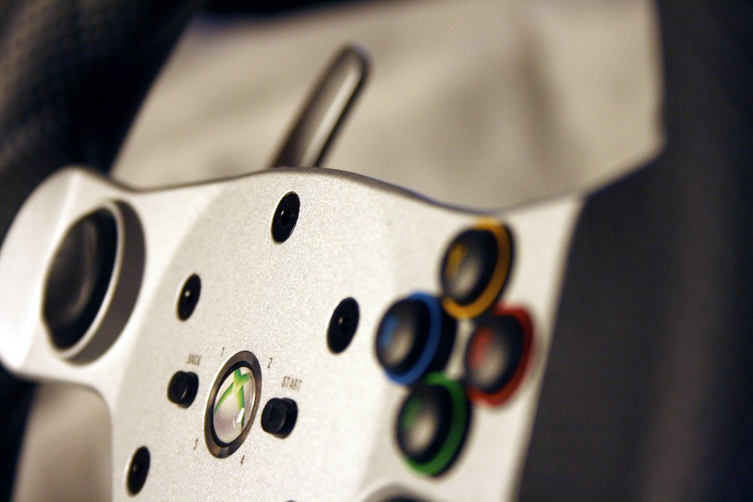 Testissä Mad Catz Wireless Force Feedback Racing Wheel