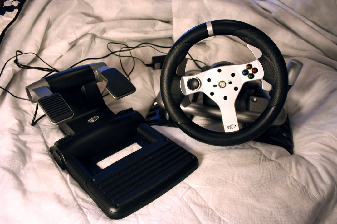 Testissä Mad Catz Wireless Force Feedback Racing Wheel
