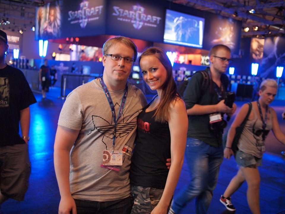 Gamescom: Maistiainen seksikkäistä messutytöistä