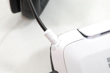 Testissä Tritton Kunai Headset