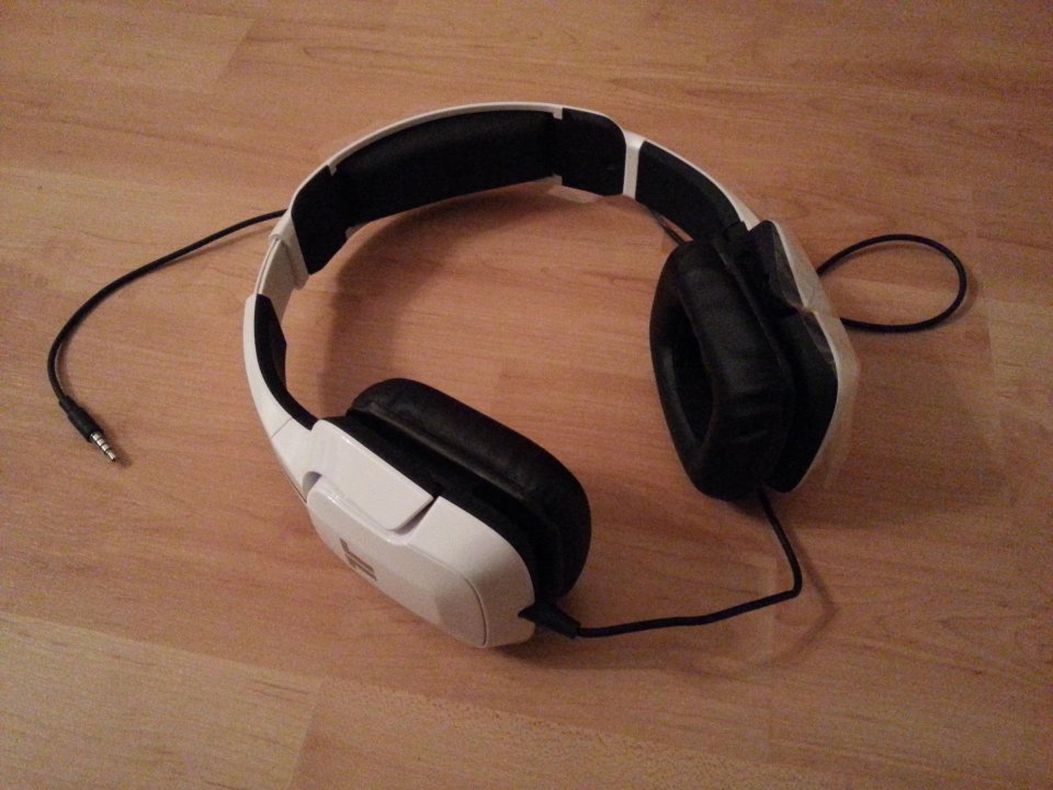 Testissä Tritton Kunai Headset