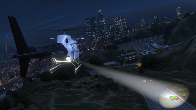 GTA V:n uusissa kuvissa sukeltamista, laskovarjohyppelyä ja salamointia