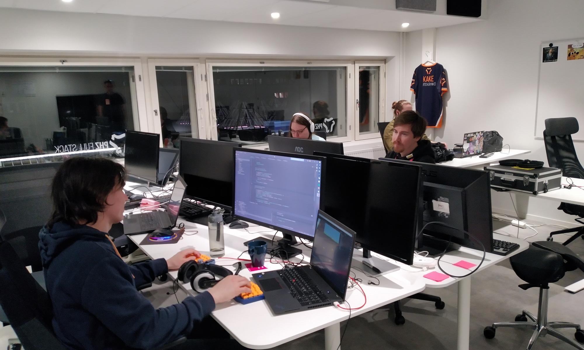 Finnish Game Jam 2023: tiimit työn touhussa