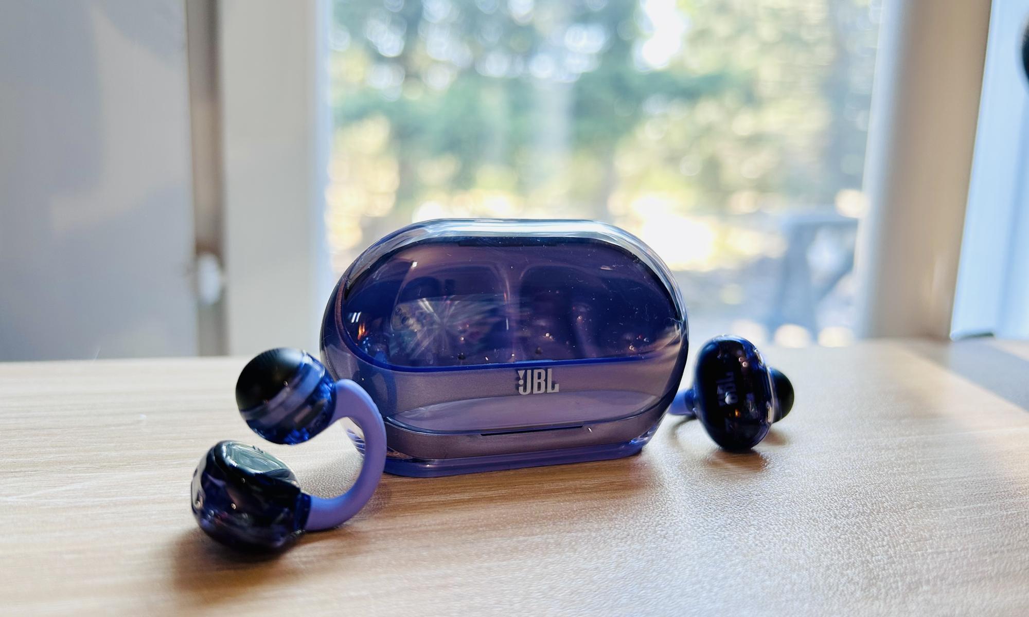 jbl soundgear clips kuulokkeet ja kotelo.jpeg