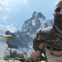 Lokki ja Kratos iloisena God of War photo mode valokuvausmoodi