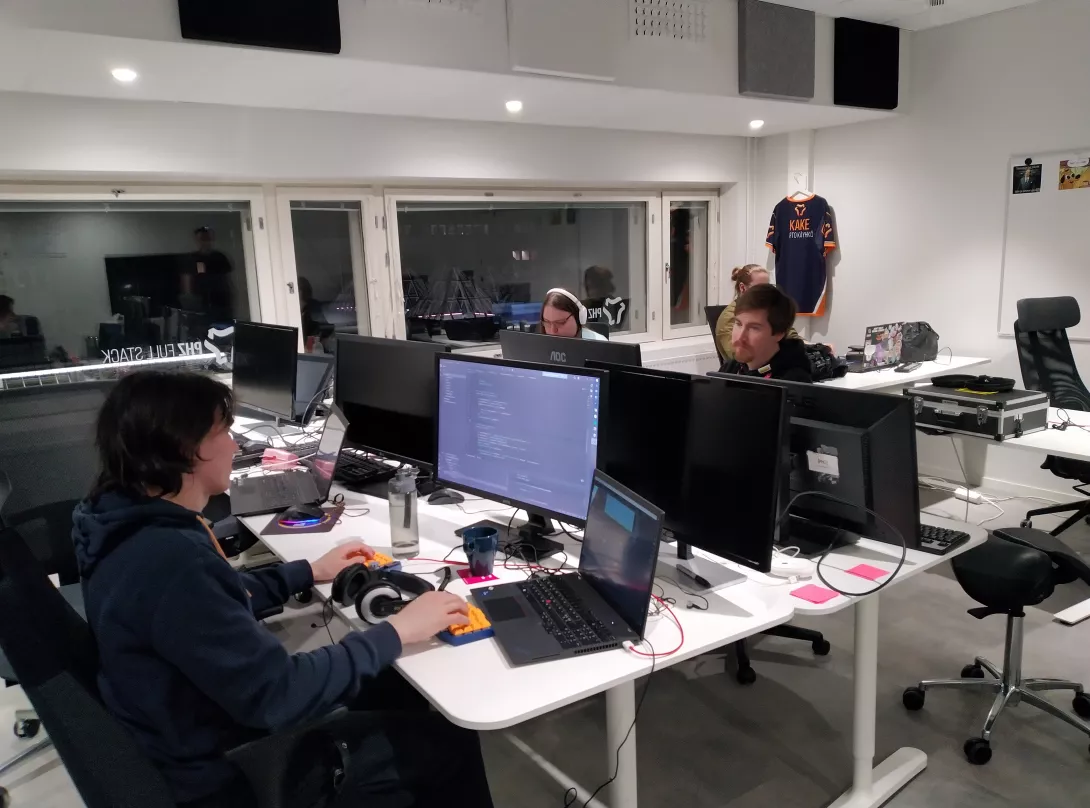 Finnish Game Jam 2023: tiimit työn touhussa
